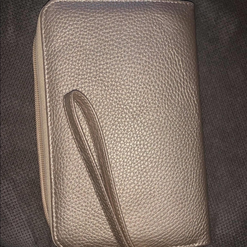 Gold Charging Clutch